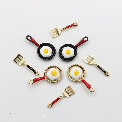 工厂直供diy手工小巧滴油煎蛋饰品配件 合金荷包蛋平底锅手链挂饰
